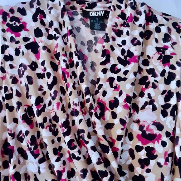💲SALE💲 NWY DKNY Sleeveless Print Blouse Sz M - Picture 3 of 5